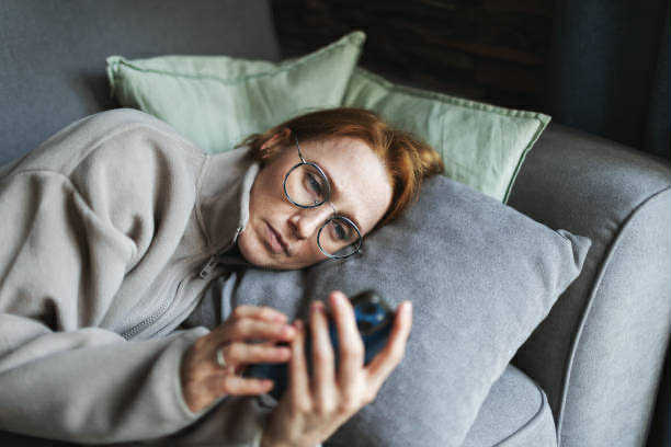 Γιατί κουραζόμαστε ψυχικά χωρίς “λόγο”;  Η αόρατη κόπωση του σύγχρονου ανθρώπου