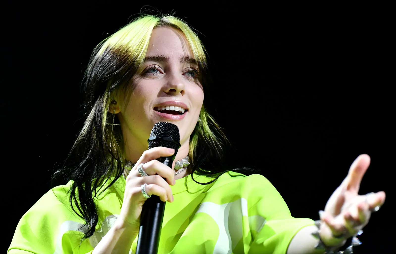 Billie Eilish και Σύνδρομο Tourette: Μιλώντας για το στίγμα των ψυχολογικών και νευρολογικών διαταραχών